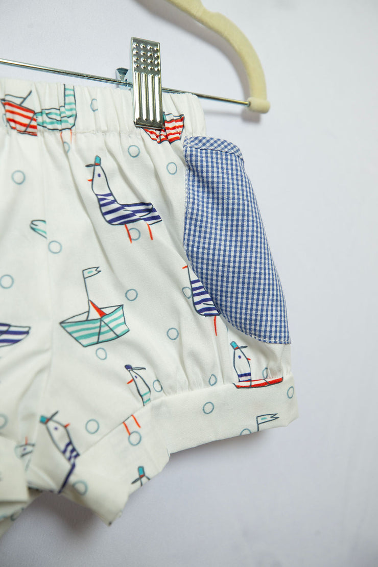 Banded Pocket Short in Birds & Boats, SIZE 18M